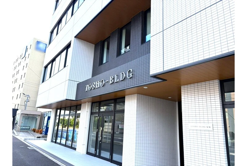 オフィスが入居しているビルの外観